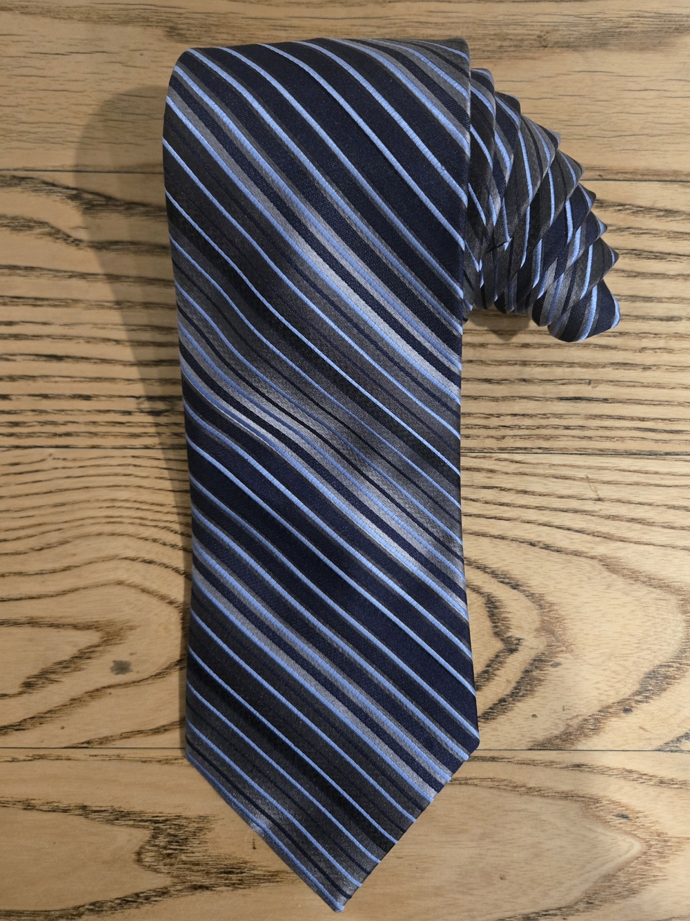 Perry Ellis Classic Navy and Light Blue Striped Men's Tie